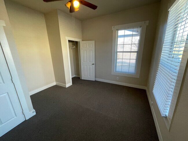 Building Photo - 102 Bailey Ave