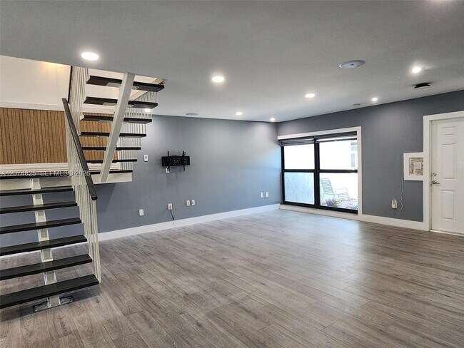 Foto del edificio - 6518 Kendale Lakes Dr