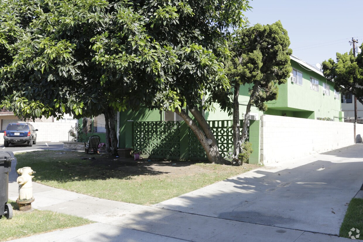 Building Photo - Bernie-Tom 4-Plex