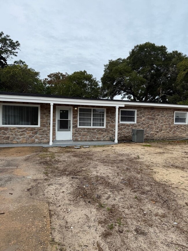 Building Photo - 608 Manchester Rd