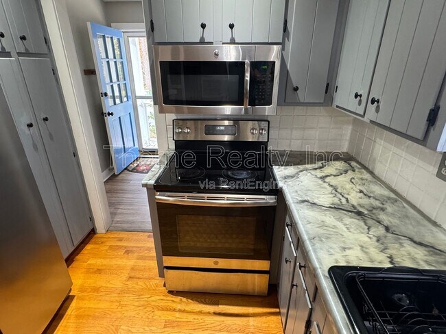 Foto del edificio - 1508 Treetop Ln