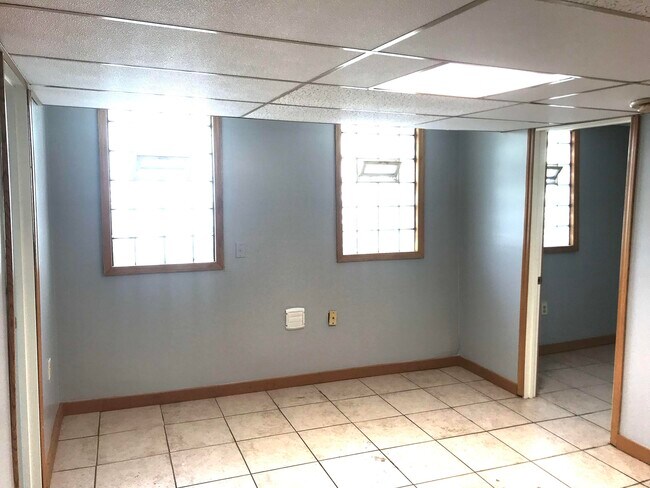 Building Photo - 116 W Maple St