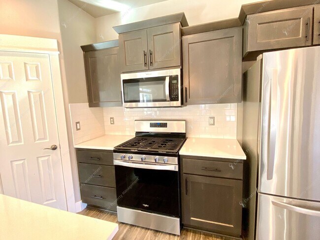 Foto del edificio - Stunning 3-Bedroom Home in Desirable Mirad...
