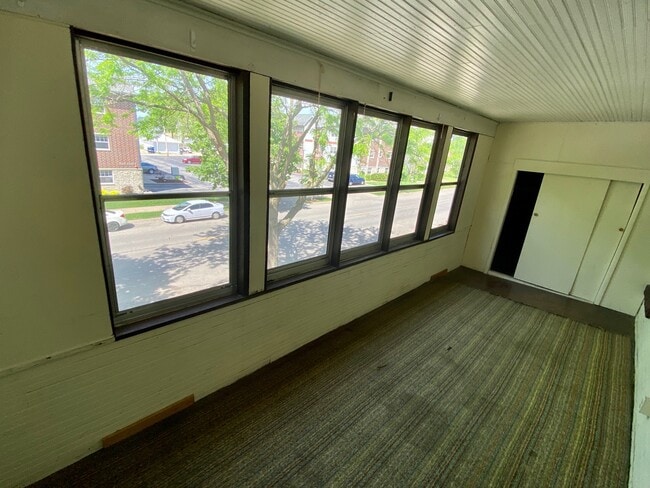 Building Photo - 1118 State St