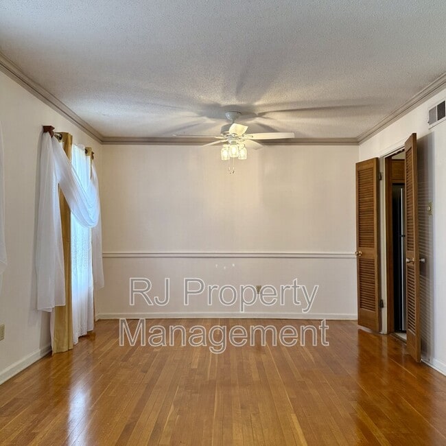 Photo - 3558 Greentree Dr House