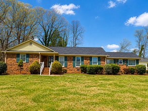 Building Photo - 1225 Woodhaven Dr