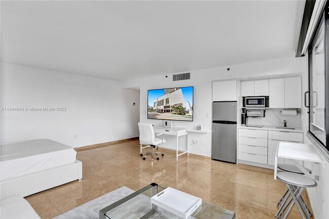 Foto del edificio - 555 NE 15th St