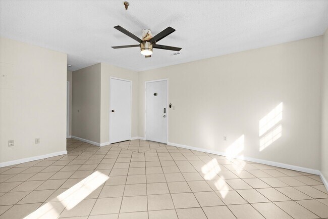 Building Photo - 2103 N Keebler Ave