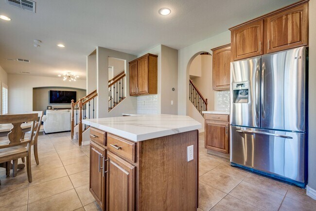 Building Photo - Gated single family home with 4 bed 3 bath...