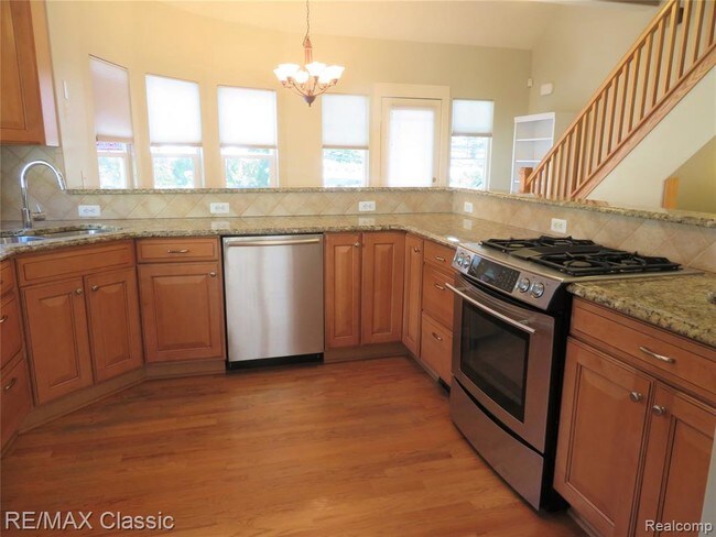 Building Photo - 468 Pondview Ln