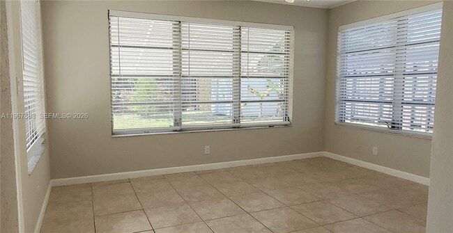 Building Photo - 1900 N 32nd Ct