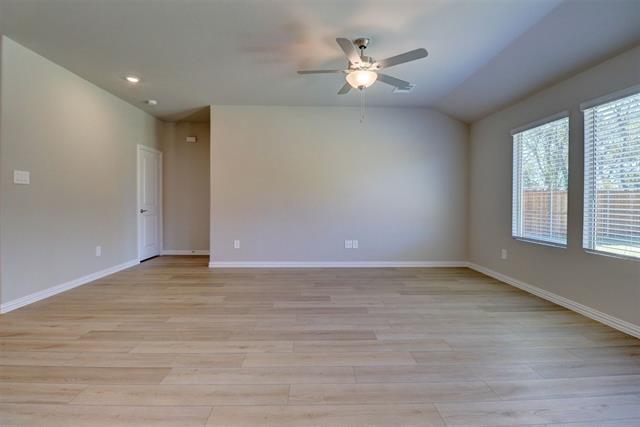 Foto del edificio - 3410 Pat Mayse Dr