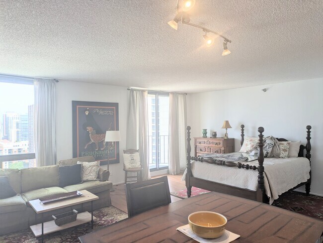 Foto del edificio - 70 W Huron St