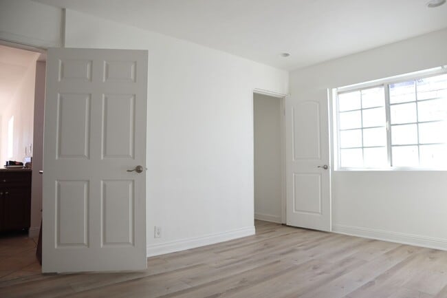 Photo - 2bed2bath Apartment in Heart of Pico Robertson!