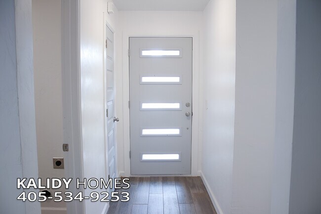 Foto del edificio - 4116 Overland Dr