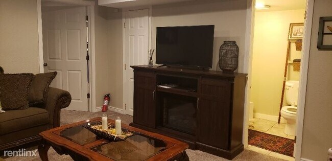 Foto del edificio - 4 br, 3.5 bath House - 985 Merlin Drive