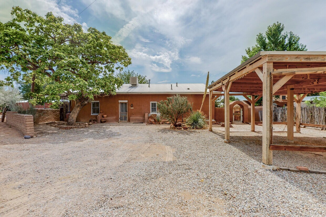 Foto principal - 530 Old Church Rd