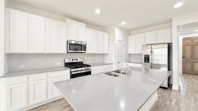 Foto del edificio - 600 Golden Glory Rd