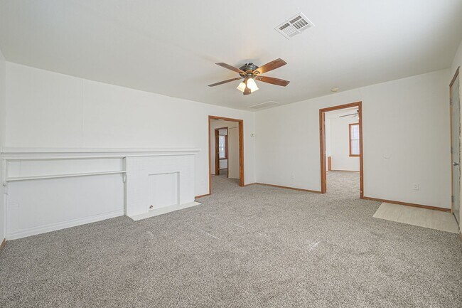 Foto del edificio - 2 bedroom 1 bath - Half off the 1st months...