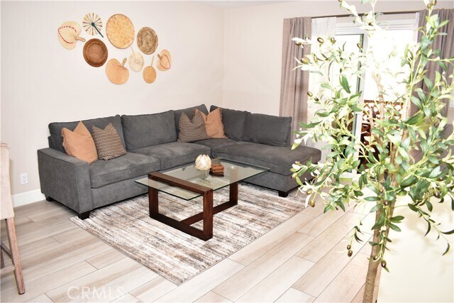 Foto del edificio - 6815 Remmet Ave