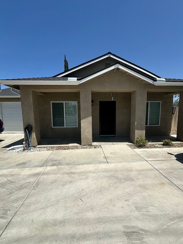 Foto principal - 3 bedroom 2 bath home for rent