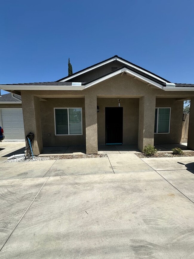 Building Photo - 909 E Olive Ave