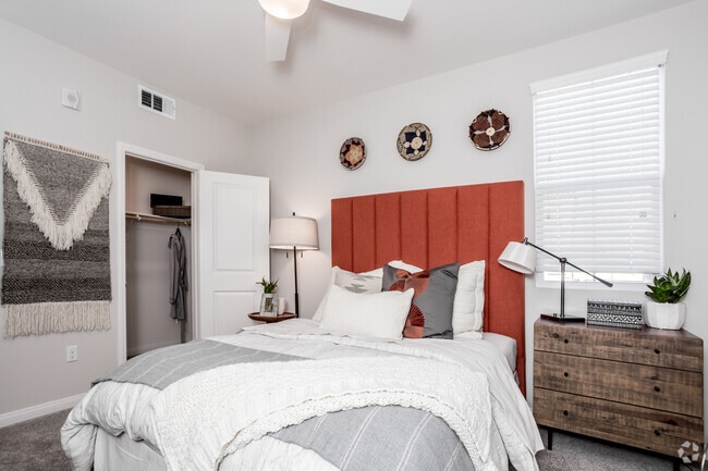 2BR, 2BA - 1115 SF - The Trails at Canyon Crest Apartments
