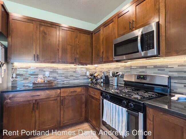 Building Photo - 4 br, 2.5 bath House - 20449 SW Gracie Street