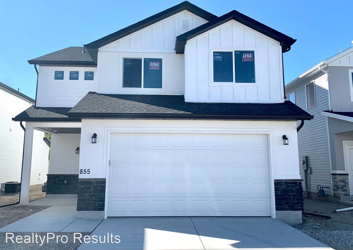 Foto principal - 4 br, 2.5 bath House - 855 W. Wellington Ave