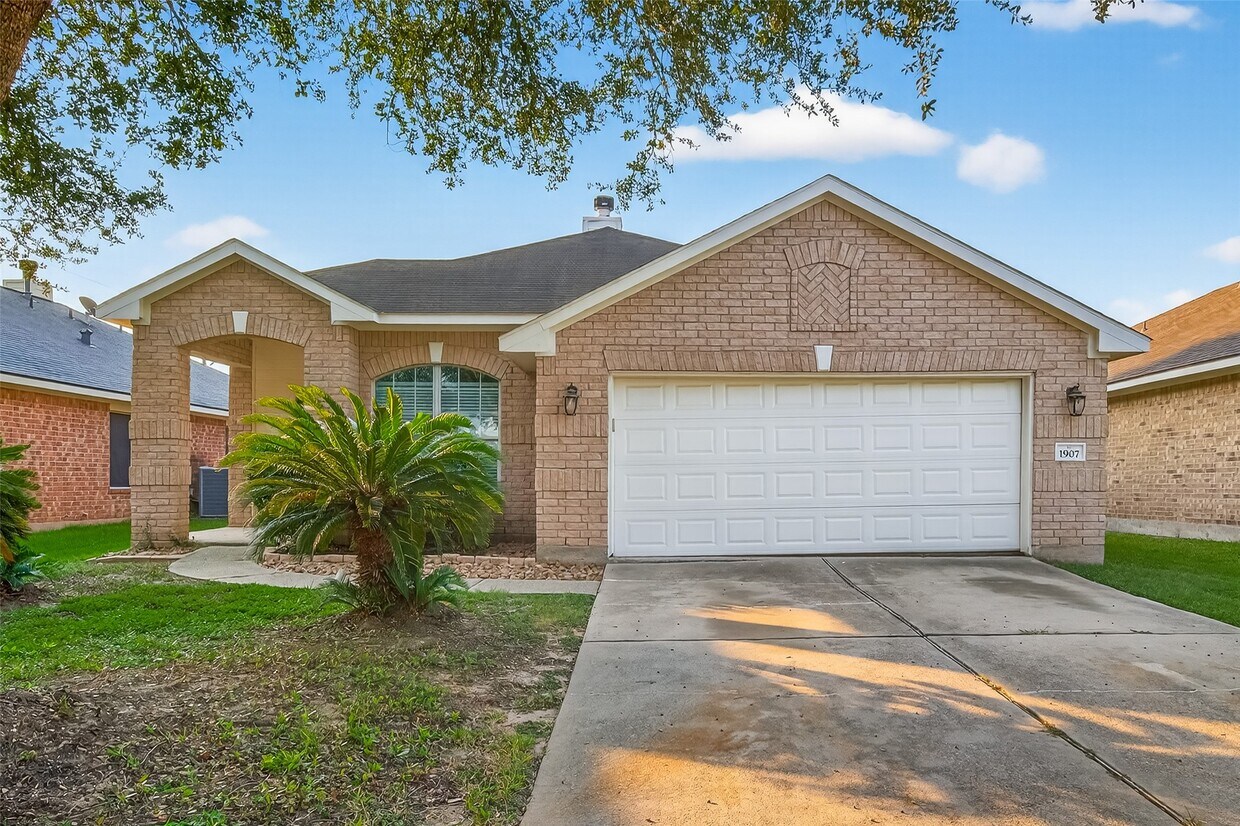 Foto principal - 1907 Meadow Edge Ln