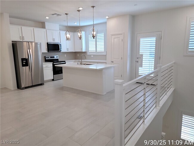 Foto del edificio - 8671 Luxuriant Ave