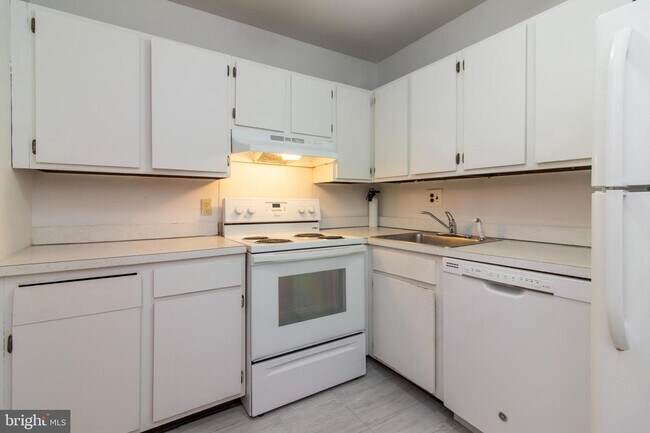 Building Photo - 1310 Meadowview Ln