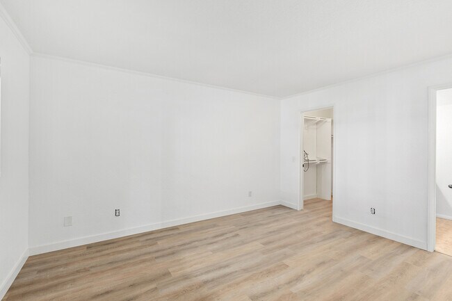 Building Photo - 5078 Via Manos