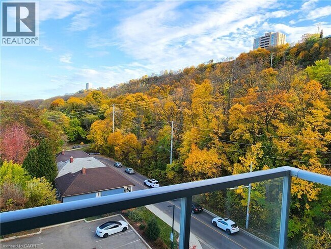 Photo du bâtiment - 479 Charlton Ave E