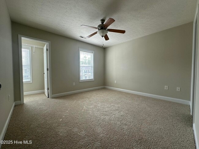 Building Photo - 402 Falls Cove