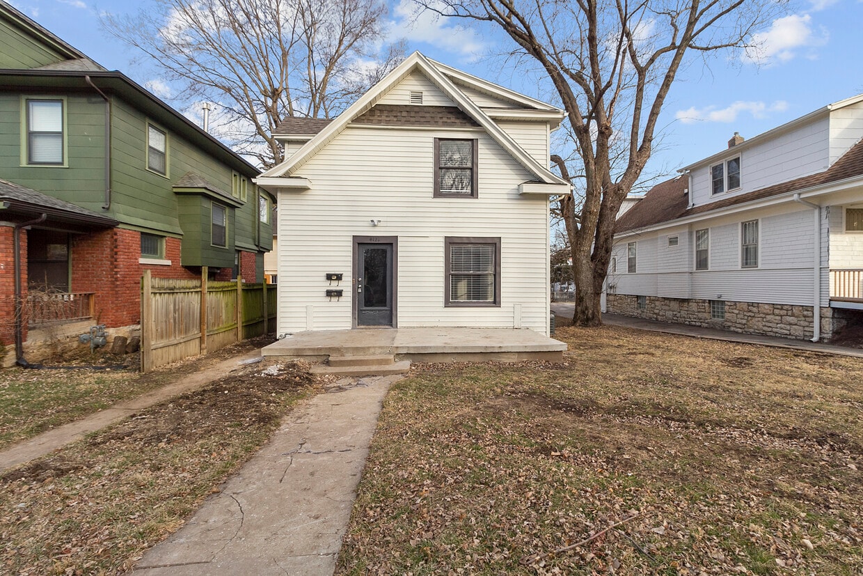 4121 Holly St, Kansas City, MO 64111 Condo for Rent in Kansas City