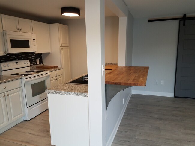 Kitchen and bar - 7581 Warner Rd