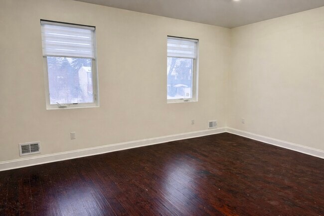 Building Photo - 3455 La Salle Dr