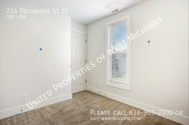 Building Photo - Available Now | 2 Bedroom 1 Bath Upper Apa...