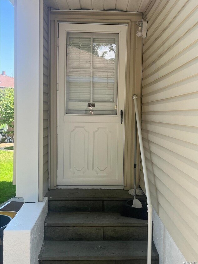 21 White St, Oyster Bay, NY 11771 Room for Rent in Oyster Bay, NY