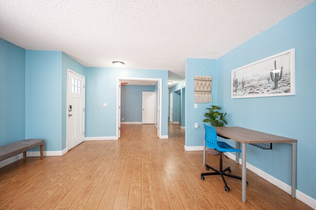 Foto del edificio - 1313 Hillside Pl
