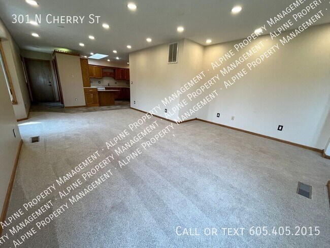 Foto del edificio - 301 N Cherry St
