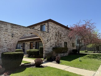 Building Photo - 2121 W Balmoral Ave