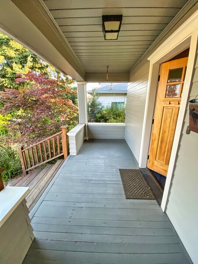 Front Porch - 4604 NE 21st Ave Unit A