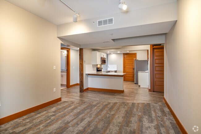 2 habitaciones, 2 baños - 1100-1375 pies cuadrados - Sala de estar - Gothic Apartments