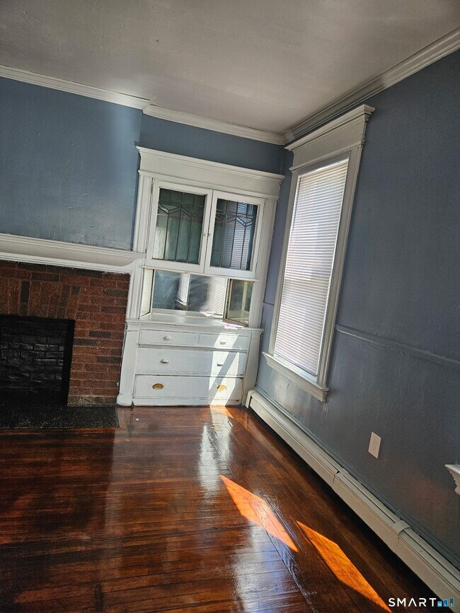 Building Photo - 164 Edgewood St