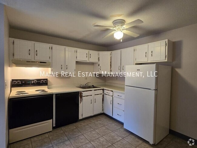 Building Photo - 10 Tall Pines Dr