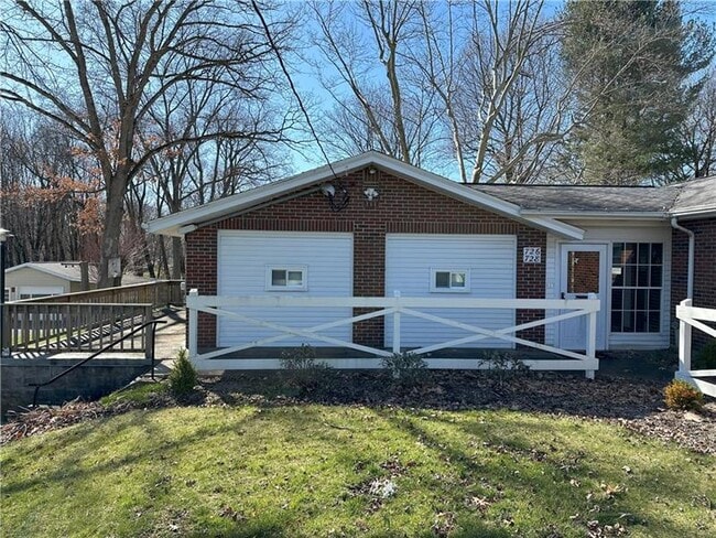 Building Photo - 726 N Pike Rd
