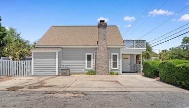Building Photo - 605 17th Ave S