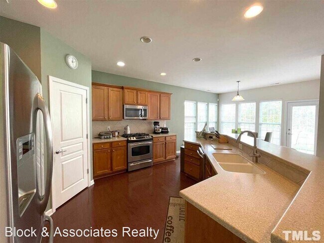 Building Photo - 5 br, 3 bath House - 224 Euphoria Cir